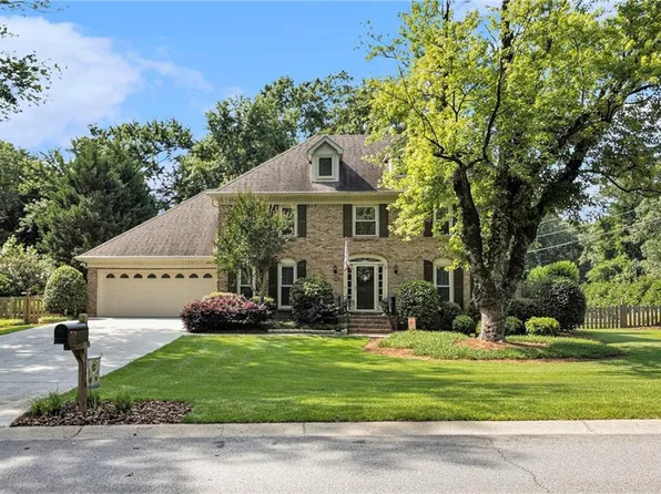 5396 Amhurst Dr, Peachtree Corners, GA 30092