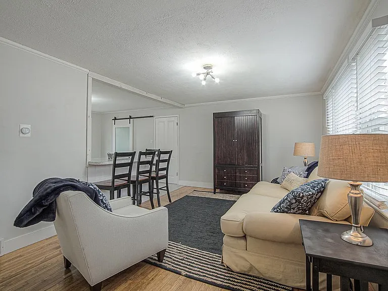 7604 Conser St — Photo 3