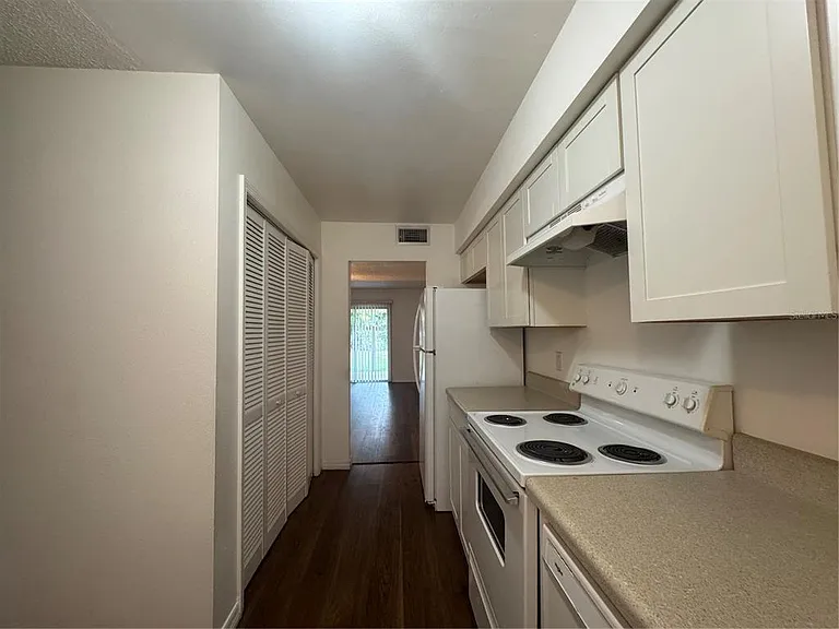 221 S Cypress Way — Photo 7
