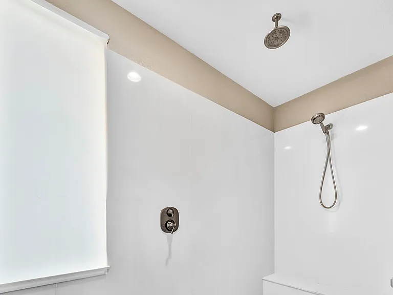 233 Castellari Dr — Photo 32