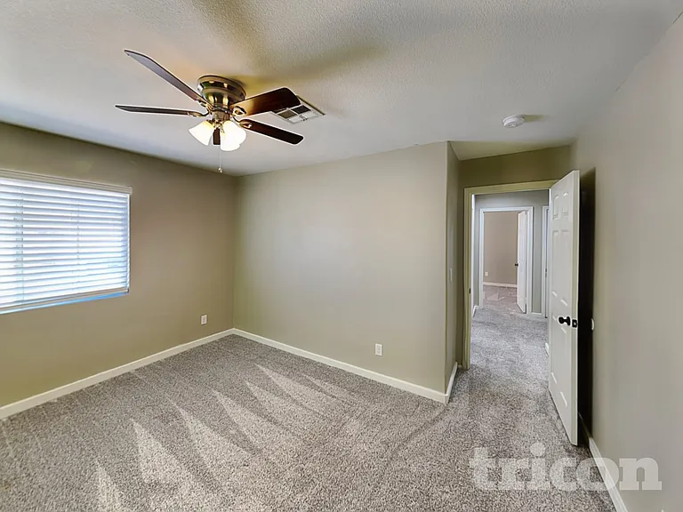 409 W Azure Ave — Photo 8