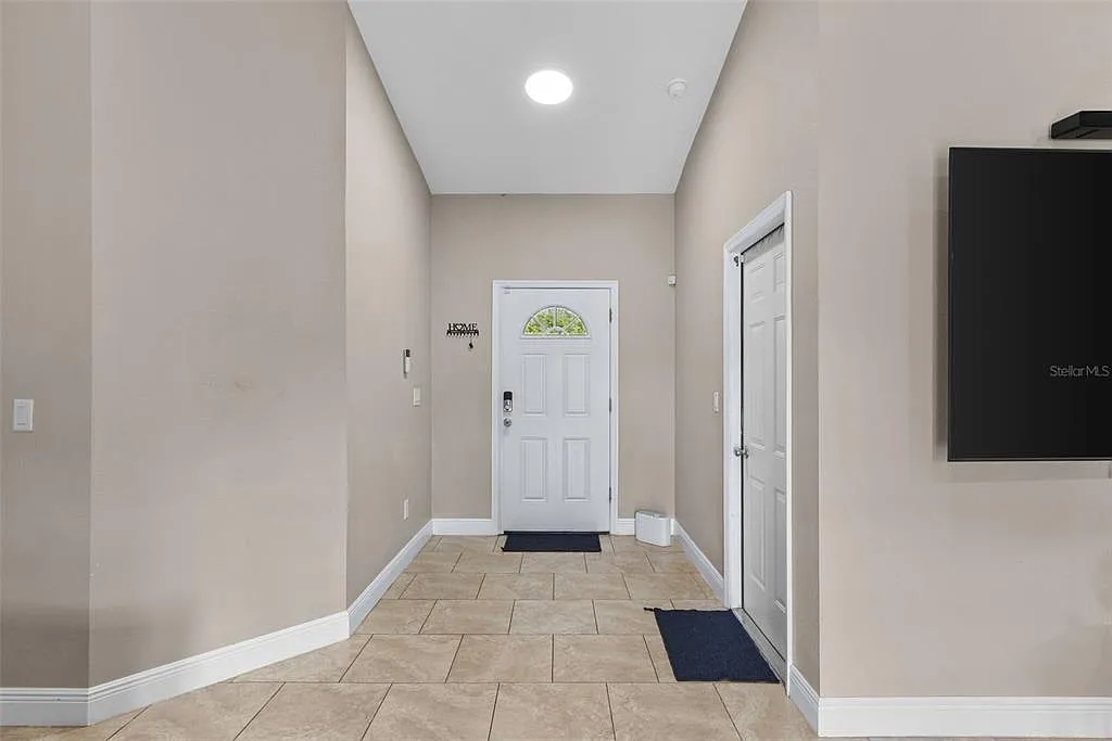 4 bed, 2.0 bath, 1854 sqft, $2,900 — Photo 4
