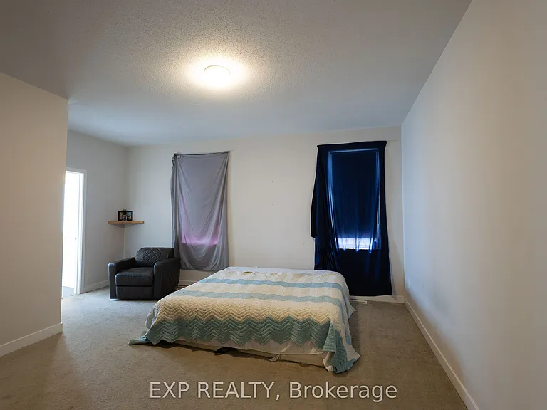 1038 Showman St — Photo 17