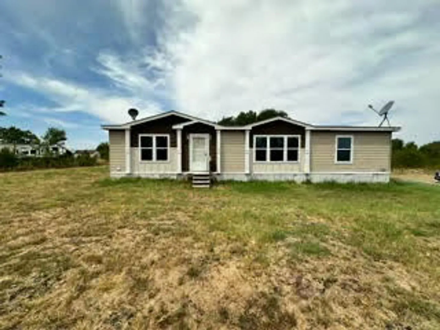 Country living outside of Royse City — Photo 1