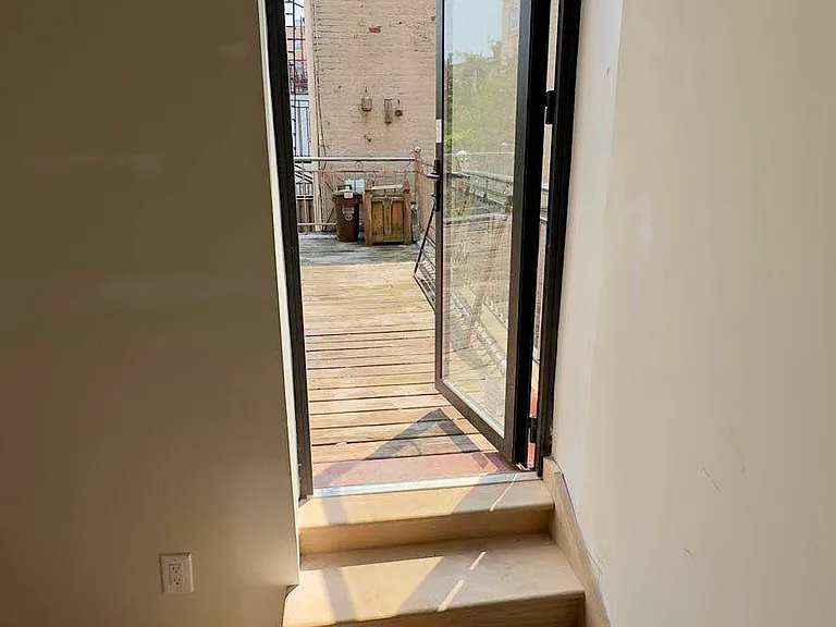 385 7th Ave #9 — Photo 3