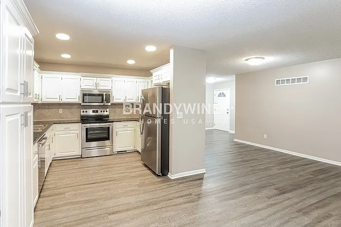2025 NW 49th St — Photo 4