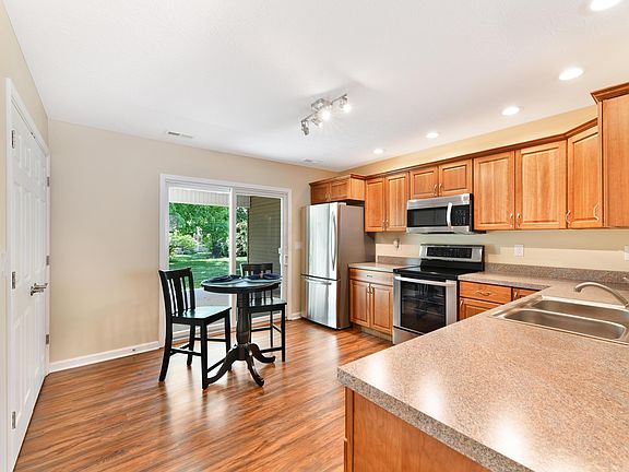 5th image of 333 Valerie Dr