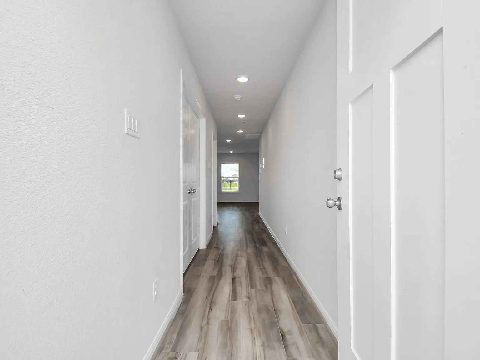 4 bed, 2.5 bath, 2407 sqft, $3,300 — Photo 3