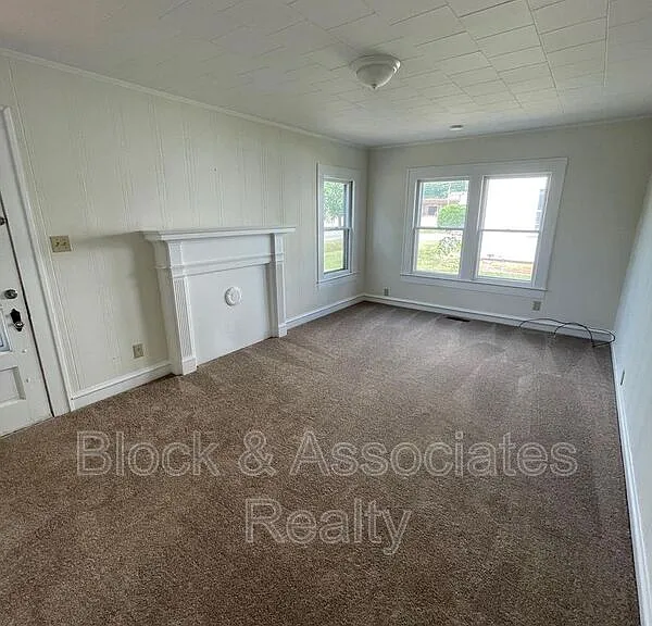 1204 Forest Acres Cir — Photo 2