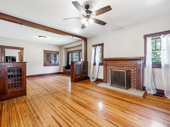 3rd image of 323 N Summit St