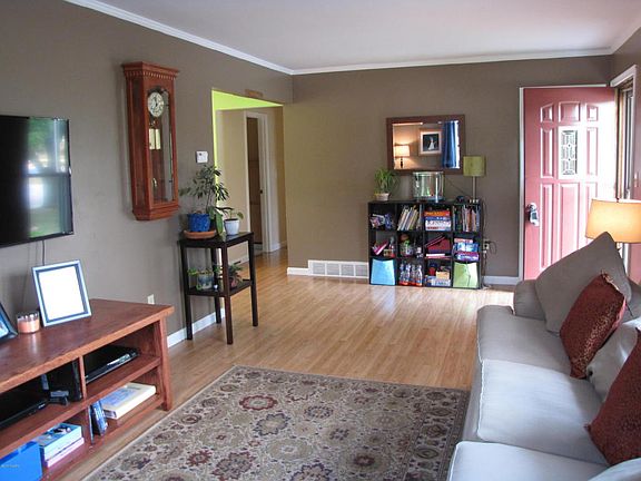 2nd image of 4666 Chandy Dr NE