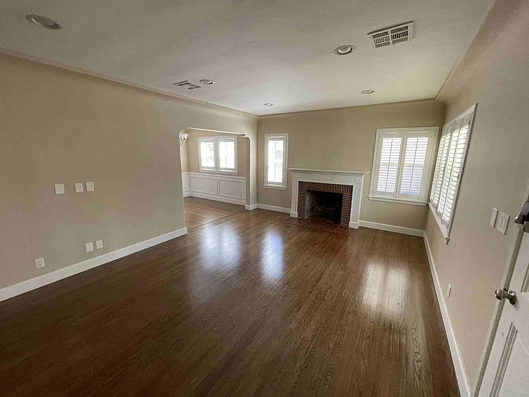 4432 Bakman Ave — Photo 2