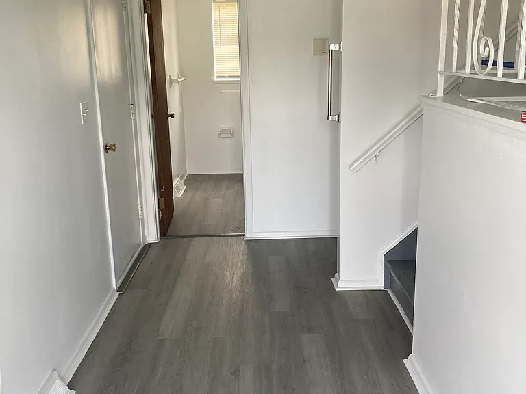 7255 Somerville Dr — Photo 2