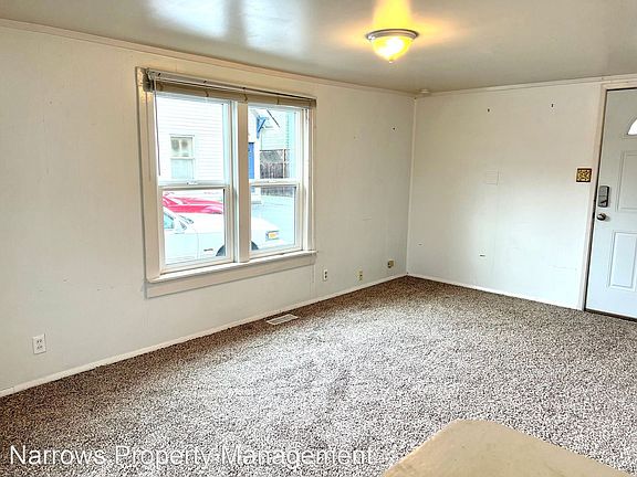 4th image of 725 1/2 4th St NW