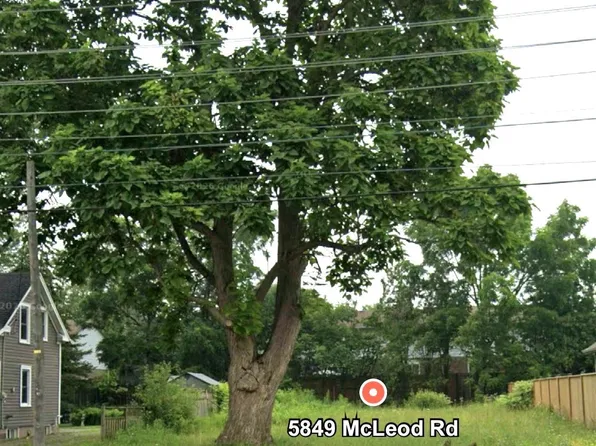 5849 McLeod Rd, Niagara Falls, ON L2G 3E5
