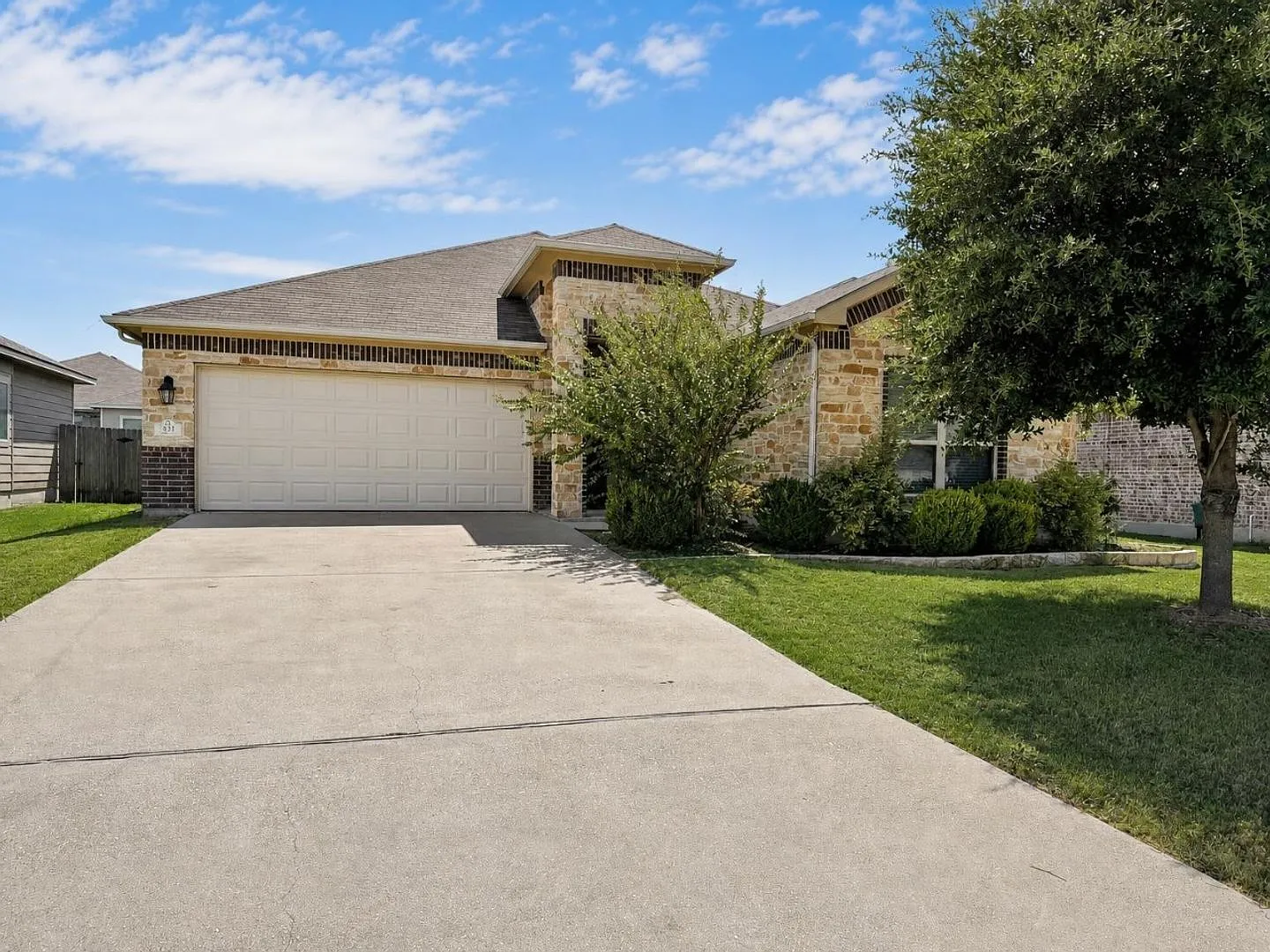 Beautiful 4 Bedroom/2 Bathroom Home in Temple! — Photo 1