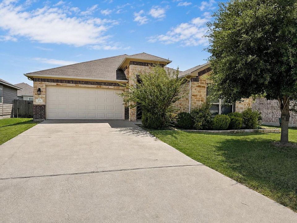 1st image of 421 Cross Dr