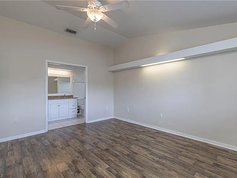 9084 Caloosa Rd — Photo 15