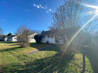 1749 Honeysuckle Ln, Stroudsburg, PA 18360