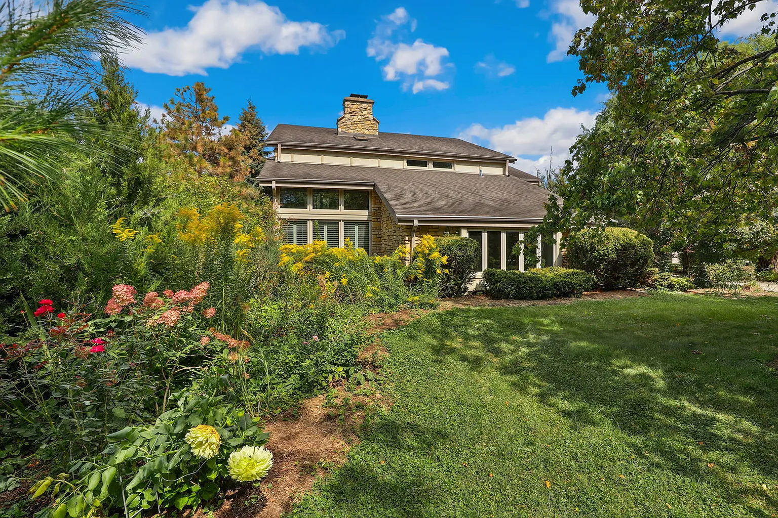 180 Saddle Brook Dr photo 1