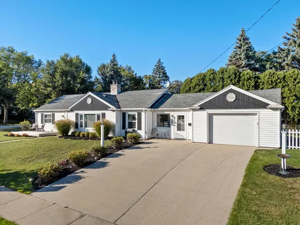 8428 West Bluemound ROAD, Wauwatosa, WI 53226