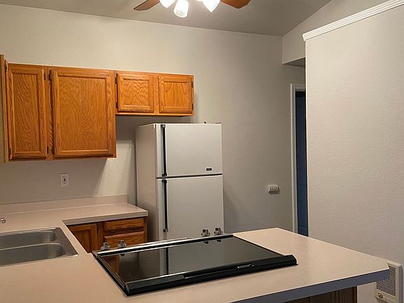 4th image of 5998 A St #5998C