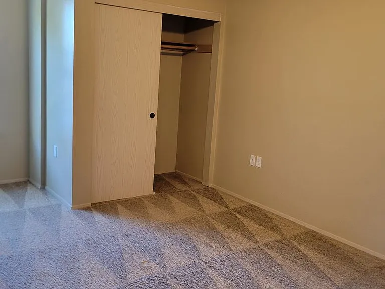 South Vista Apartments — Photo 25