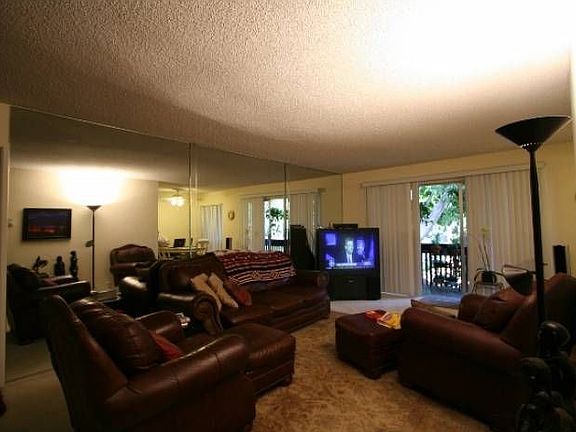 4th image of 1801 Diamond St Unit 209