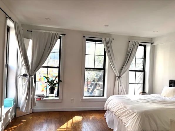 322 Spring St APT 1, New York, NY 10013