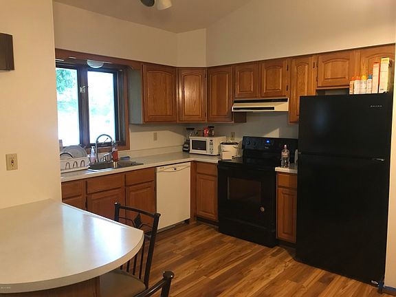 3rd image of 421 1st Ave S