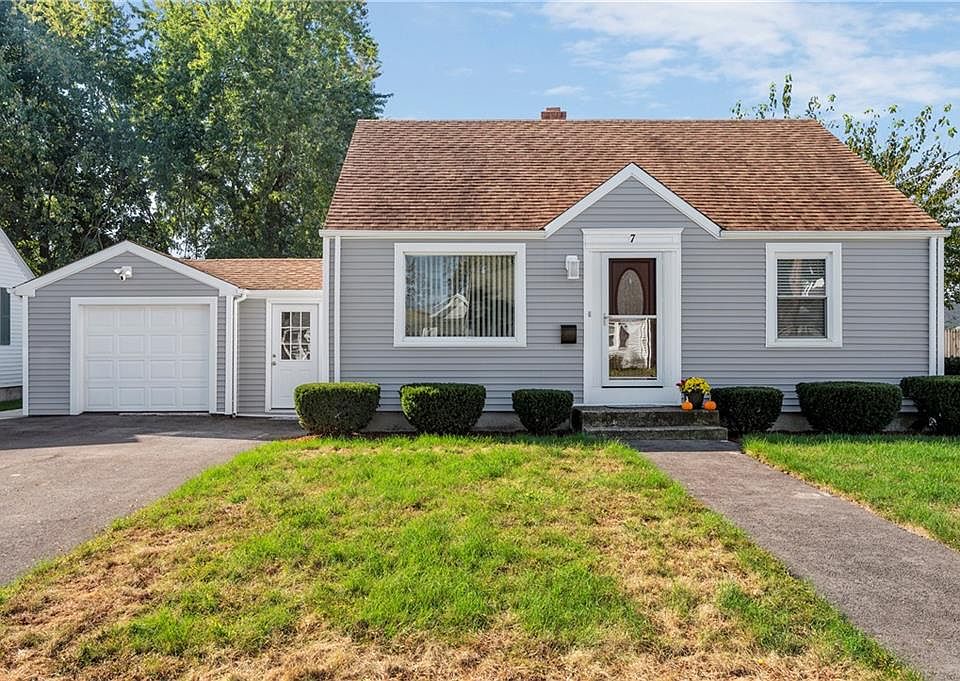 1st image of 7 Rosemere Dr