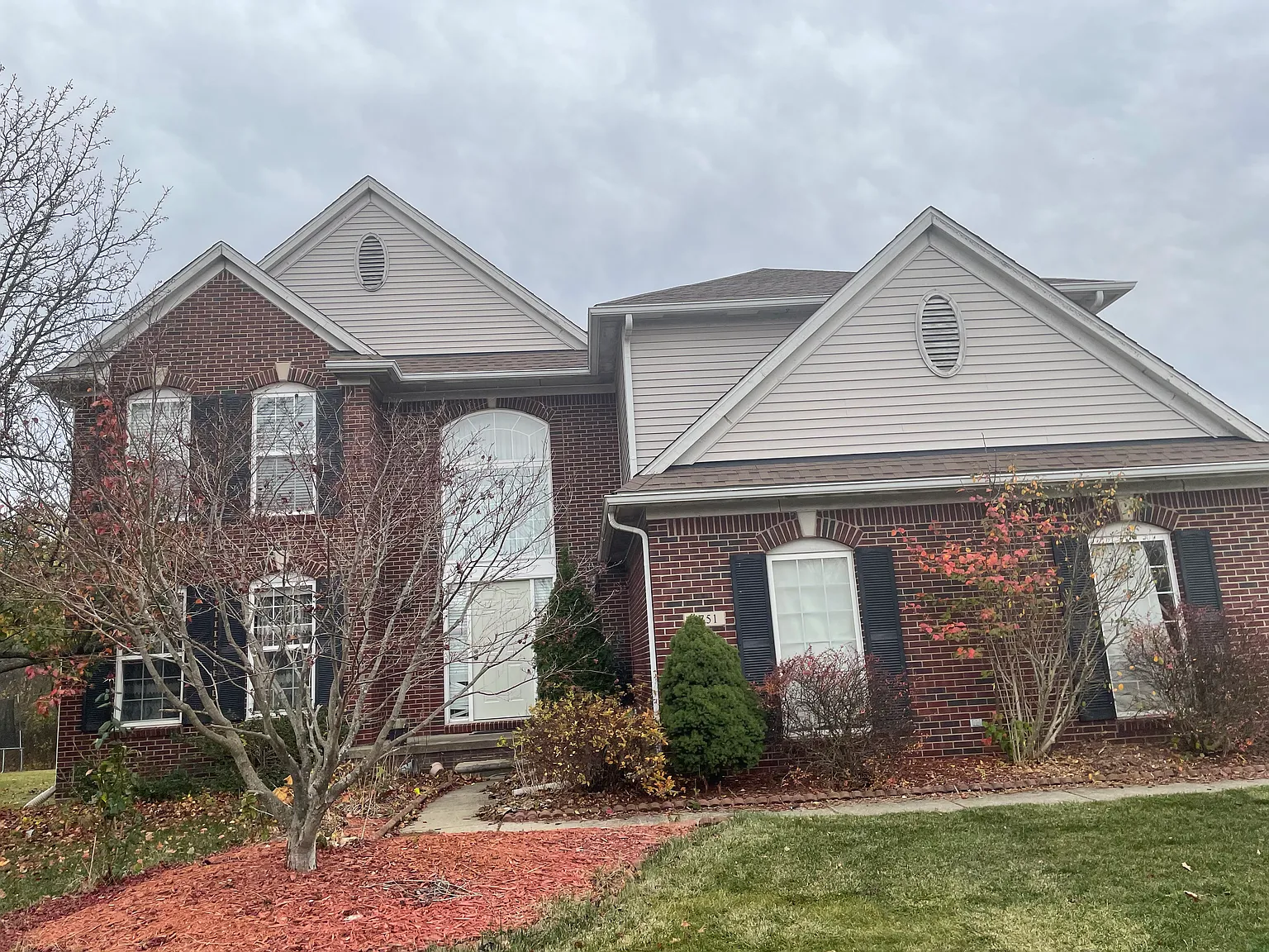 4 bed, 2.5 bath, 2900 sqft, $2,800 — Photo 1