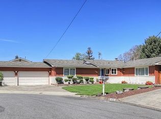 1216 NE Duane Dr, Grants Pass, OR 97526