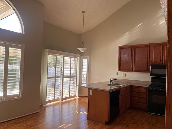 5th image of 542 S Seminole Cir