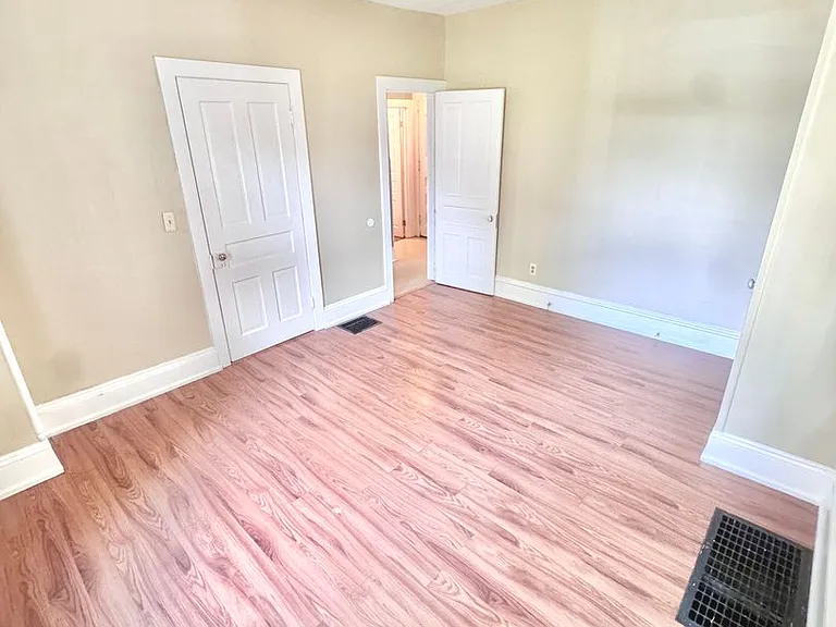 229 E Union Blvd — Photo 27