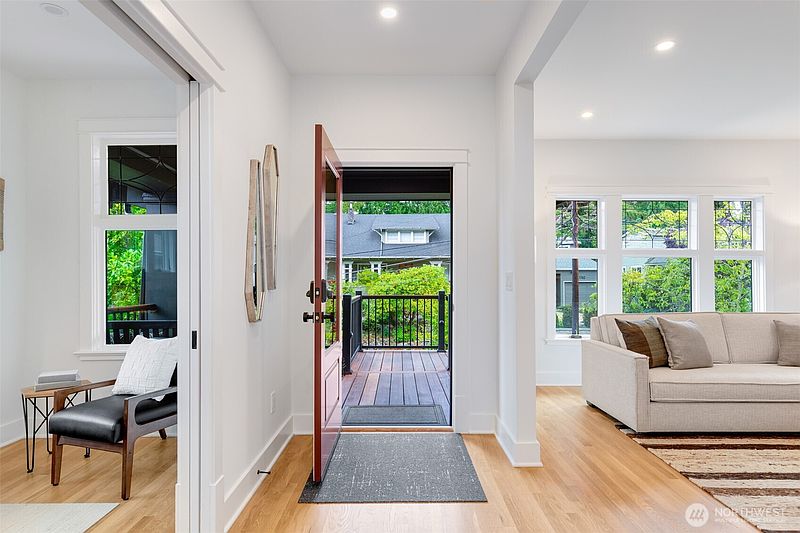 5th image of 1743 26th Avenue E