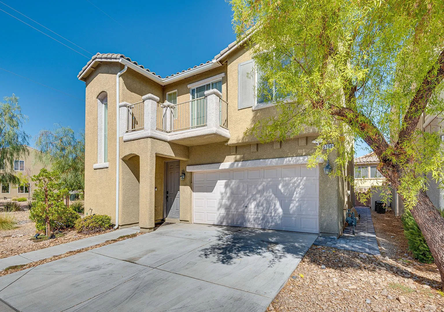 Spacious 3BR Home with Garage & Private Outdoor Space — Photo 1
