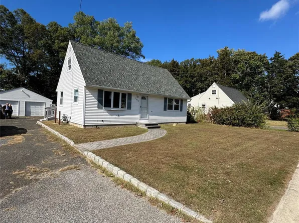 100 Marshall Drive, Selden, NY 11784