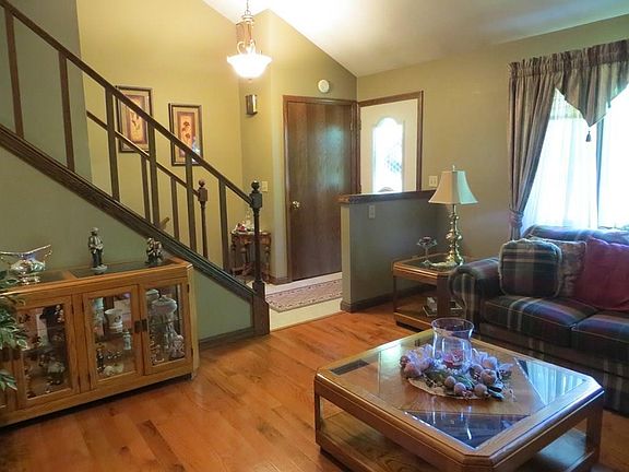 2nd image of 1123 Golden Dr