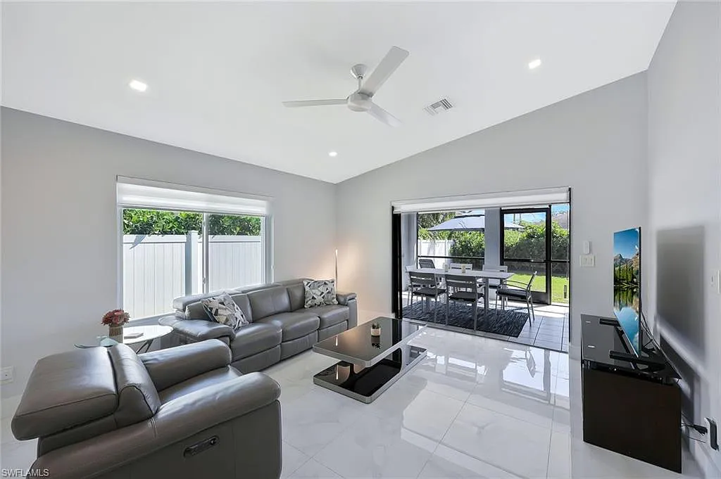 3 bed, 2.0 bath, 1326 sqft, $8,000 — Photo 2