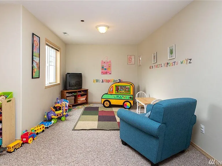 1304 Hudson St — Photo 7