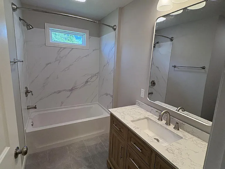 2211 E Walnut St — Photo 21