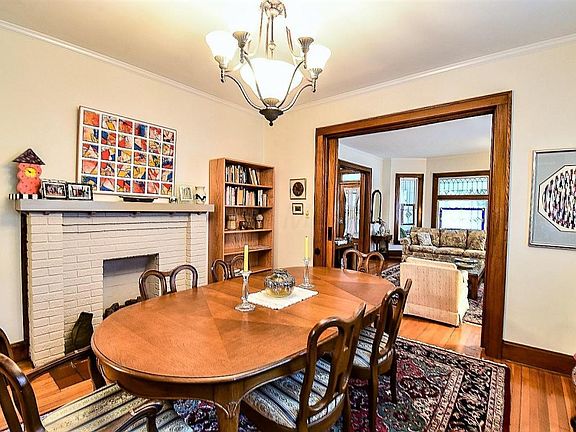 5th image of 425 E College St