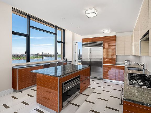 4th image of 170 E End Ave #Penthouse 2b