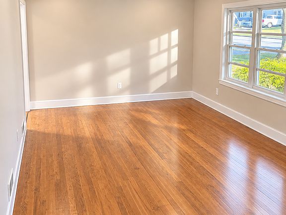 3rd image of 41 Crestview Dr