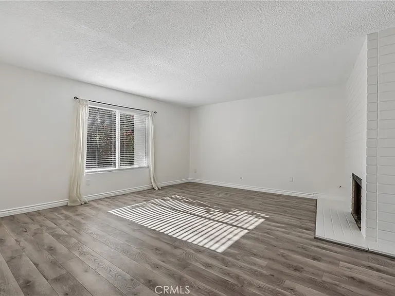 1184 Lyndhurst Dr — Photo 3