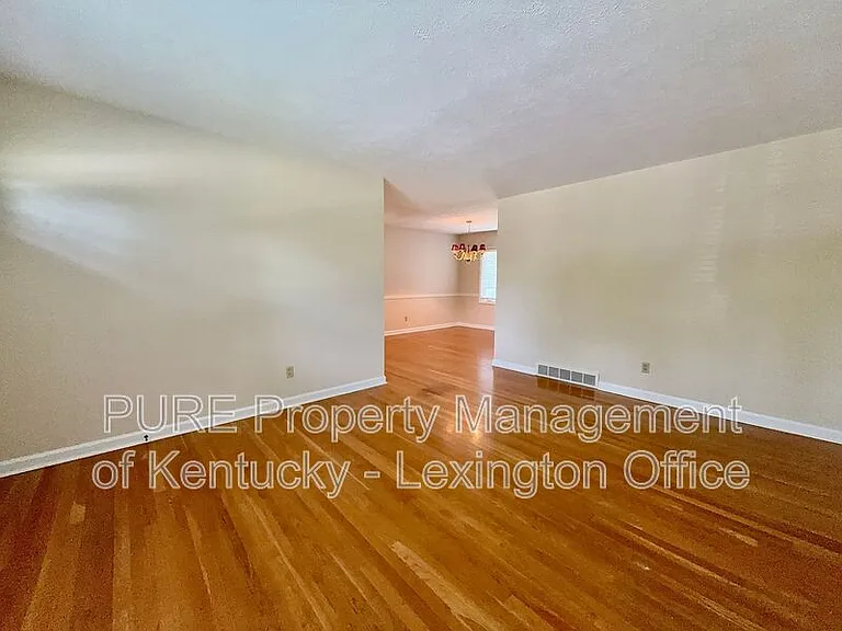2077 Dogwood Dr — Photo 4