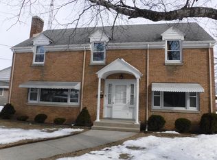 1212 Fairmont Ln, Manitowoc, WI 54220