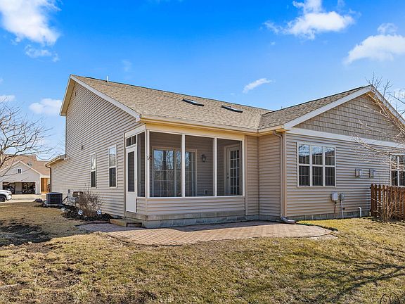 4th image of 2517 Pembrook Point