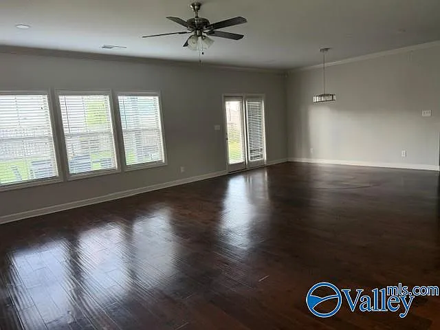 4 bed, 2.0 bath, 2300 sqft, $2,200 — Photo 3